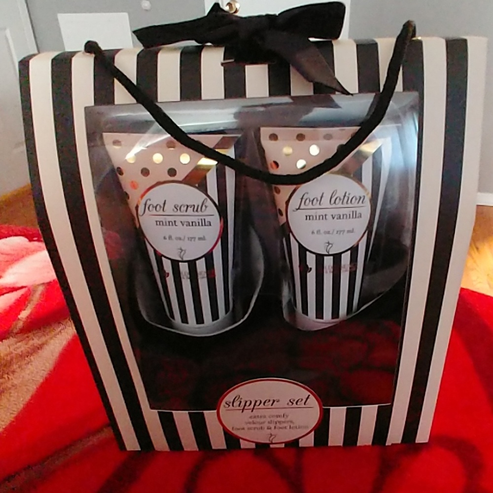 Slipper Set - Picture 4 of 4